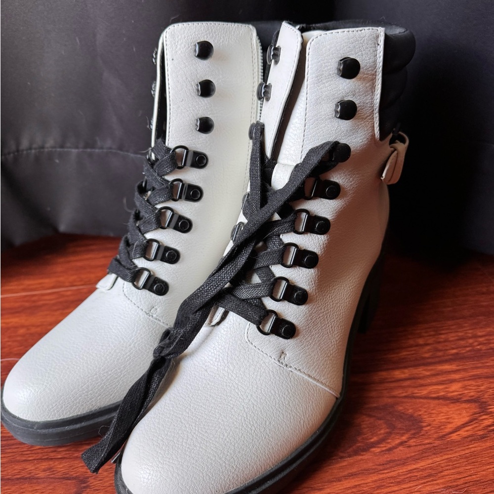 NEW-Mix No. 6 Women's Black and White Lace-Up Boots